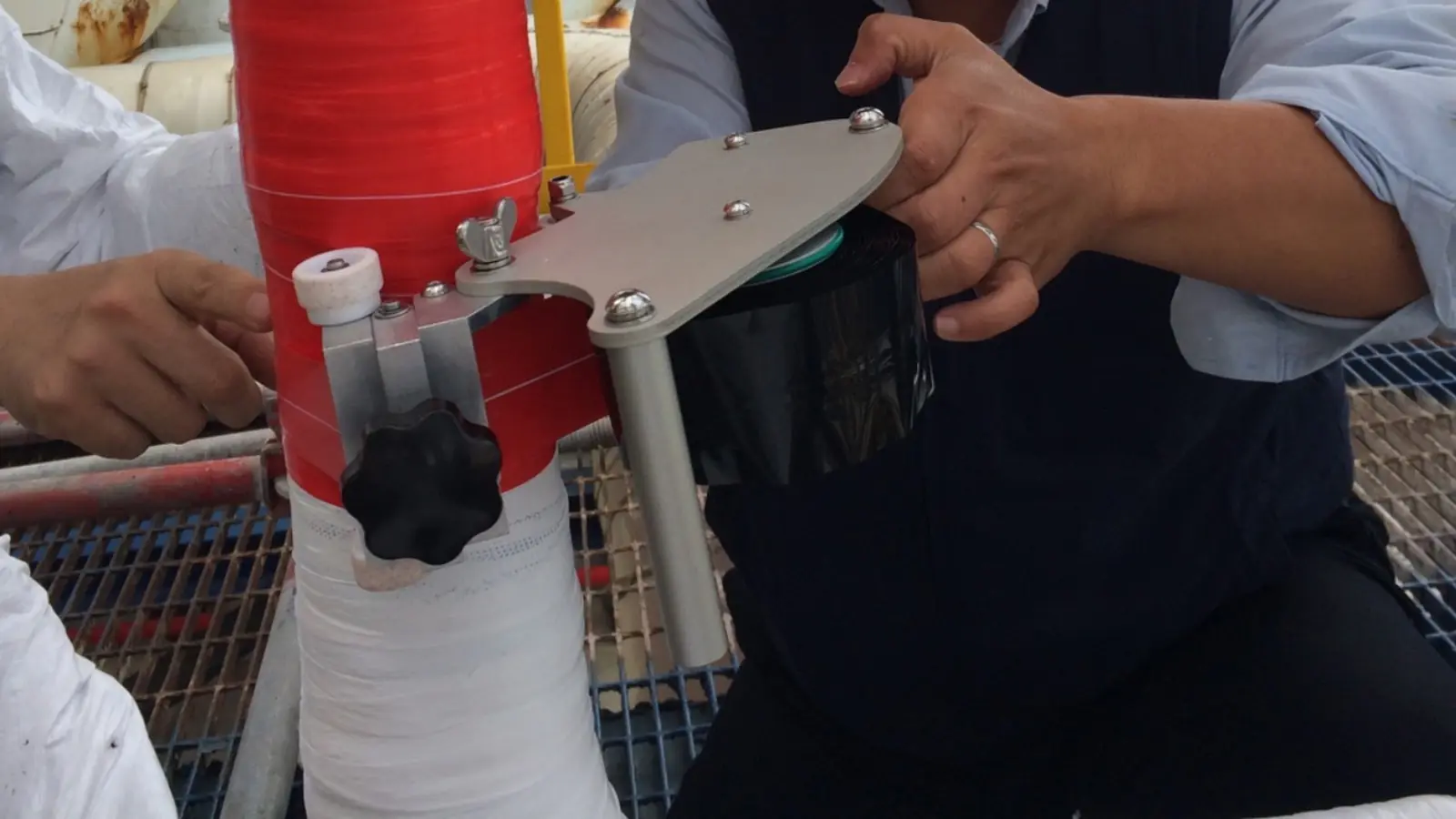 Dedicated winding device constructing ISB compression function